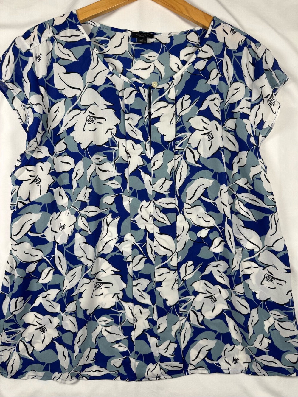 Ann Taylor Factory Blue & White Floral Cap-Sleeve Blouse Business Top SZ XL